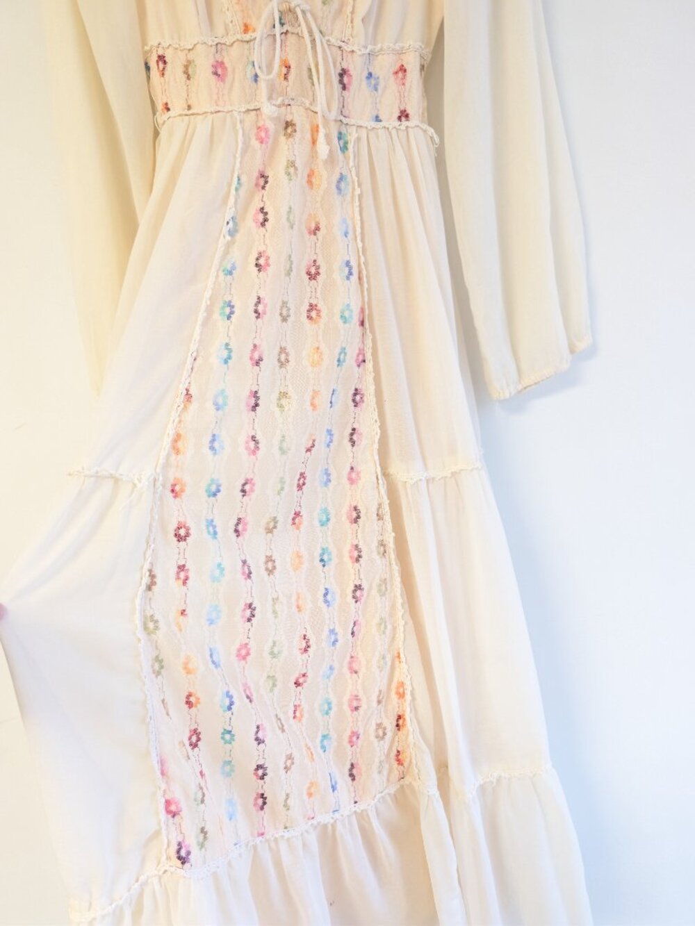 1970s Vintage Maxi Dress with lace rainbow floral details - Picture 3 of 12